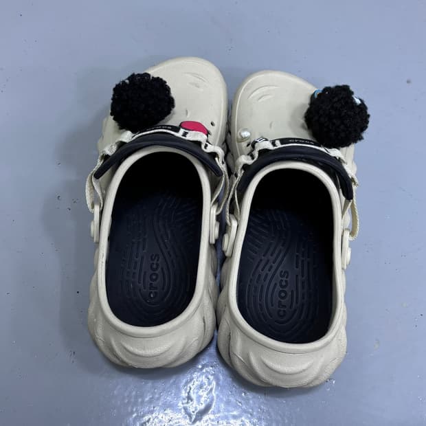 240정도 크록스 먼지 지비츠 0406E