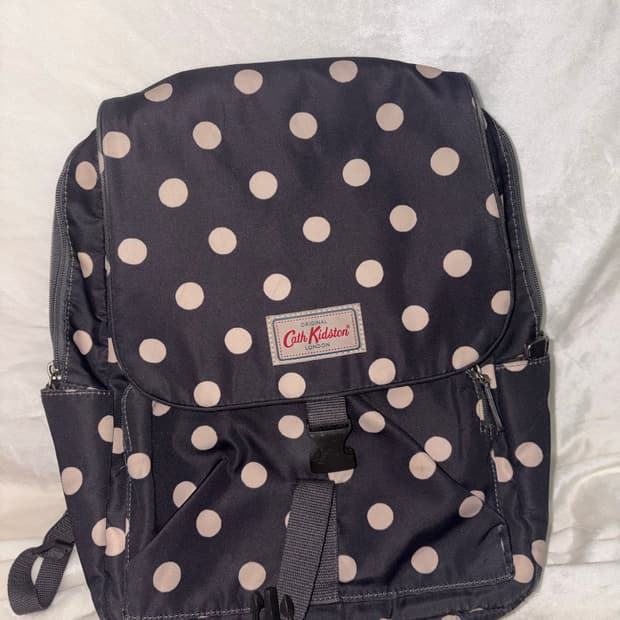 캐스키드슨 그레이 도트 백팩