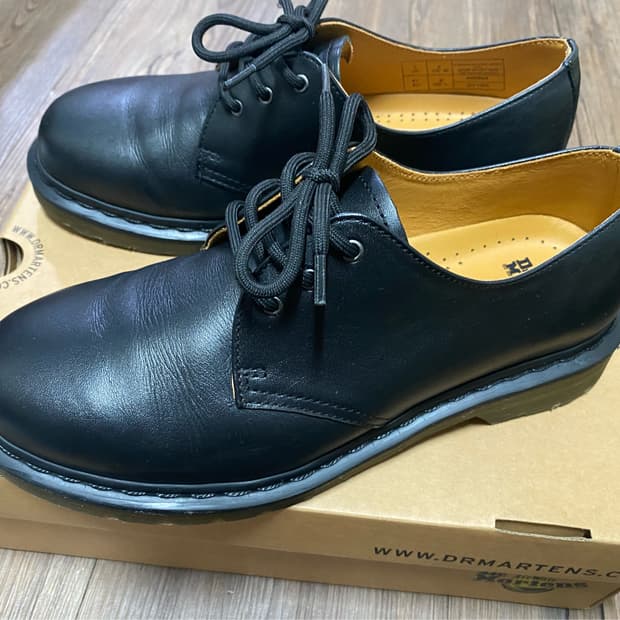 닥터마틴 블랙스티치 3홀