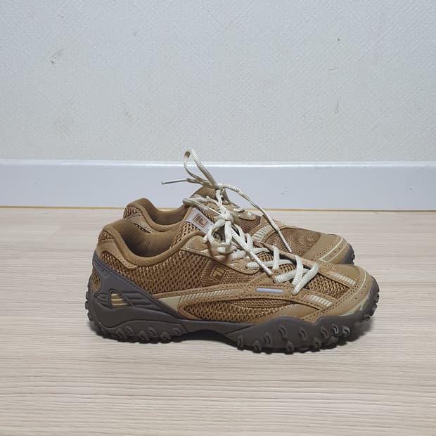 휠라 에샤페 LX v2 브라운 스니커즈 225