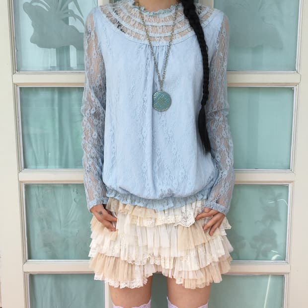 Lace sleeve