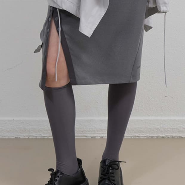 ojos 오호스 button slit midi skirt 차콜