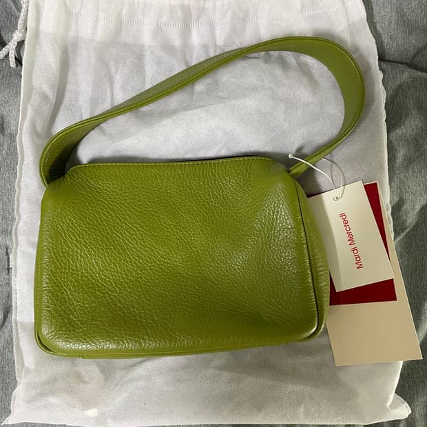 마르디 메크르디 파니니백 토트 올리브