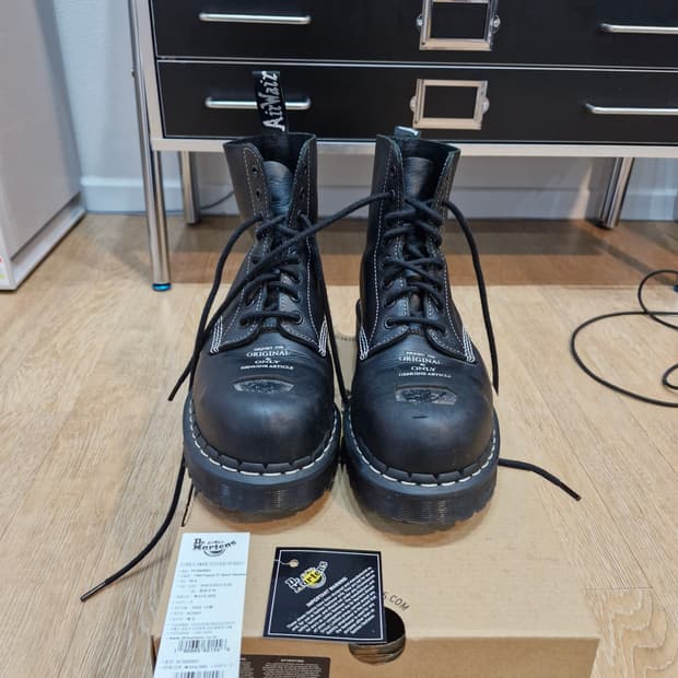 닥터마틴 파스칼 스틸토 260(us8 uk7)사이즈 팝니다