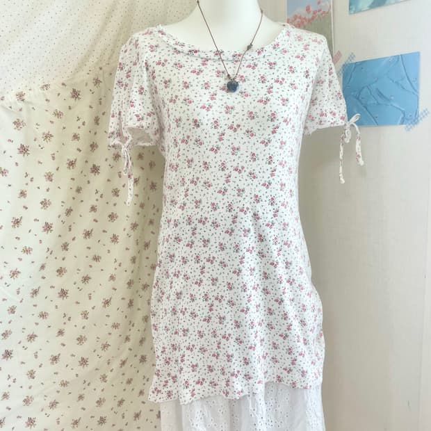모리걸 빈티지 잔꽃 반팔 티셔츠 🤍💗🌸