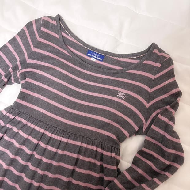 버버리 대장 빈티지 그레이 핑크 스트라이프 롱슬리브 딸기우유