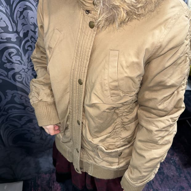 셔링 디테일 퍼후드 윈터 자켓