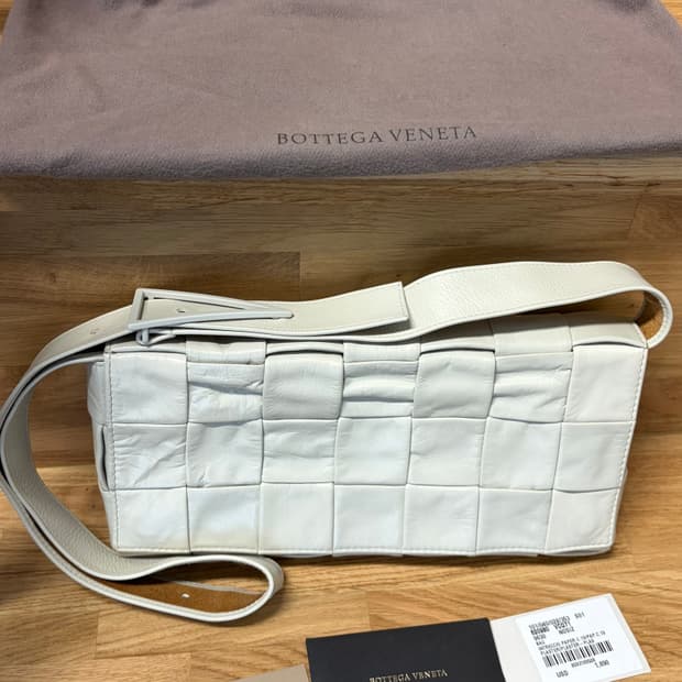 보테가 베네타 스트레치 카세트백 20ss 초판