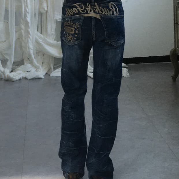 Back lettering patch point washing denim