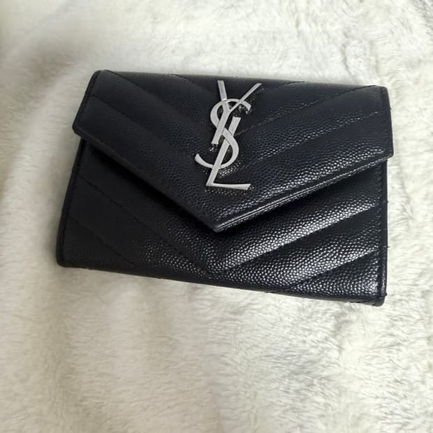 입생로랑 엔벨로프 반지갑(카드지갑) 판매합니다