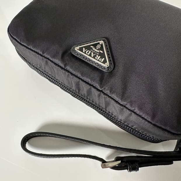 프라다 리나일론 스트랩 파우치