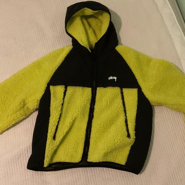 스투시 쉐르파 패널드 후드 자켓 라임