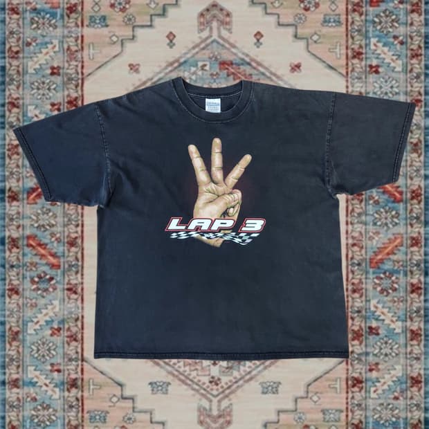 Gildan LAP 3 레이싱 체커보드 핸드사인 그래픽 티셔츠 2XL