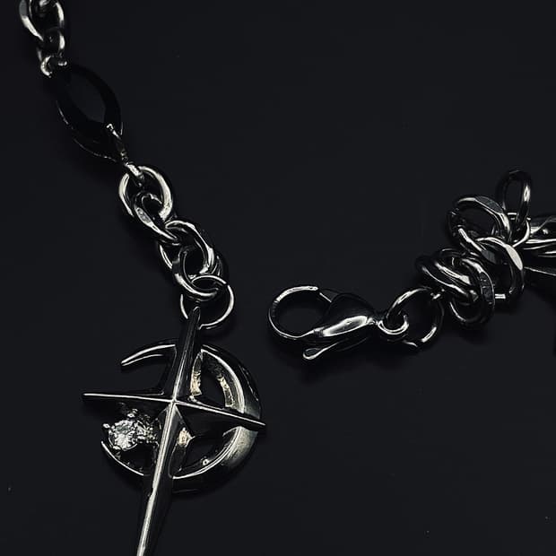 pcr053 The cross black necklace