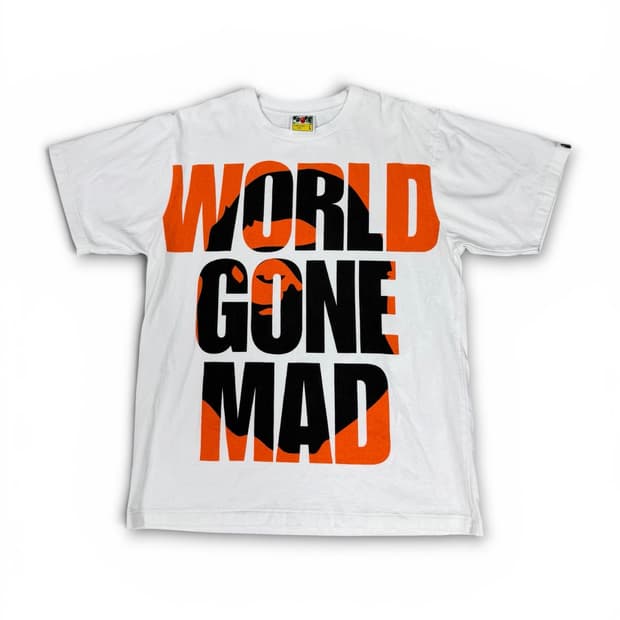 베이프 "World Gone Mad" 화이트 그래픽 티셔츠