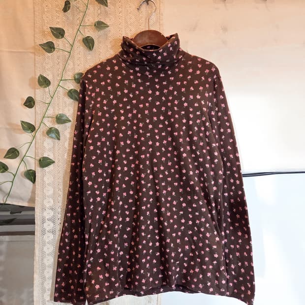 초코딸기 잔꽃 목폴라 슬리브