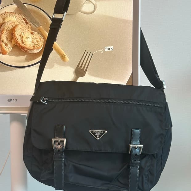 프라다 메신저백 나일론 포코노 테수토 숄더백