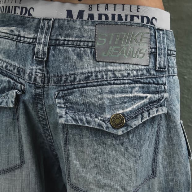 Sagging Detail Denim Short Pants