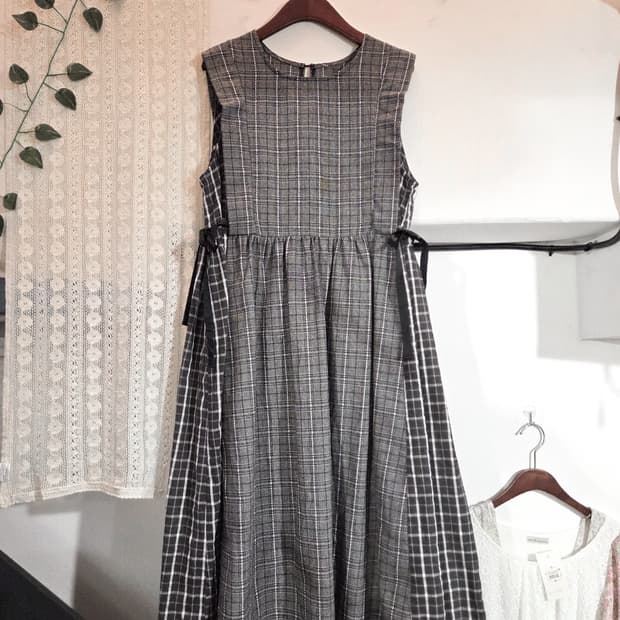 체크 민소매 롱원피스