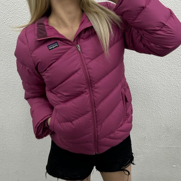 파타고니아 로고 퍼플 경량패딩 XL