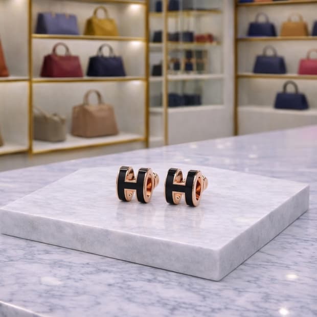 [세제품] 에르메스 미니 팝아슈 귀걸이 블랙 판매합니다!!!