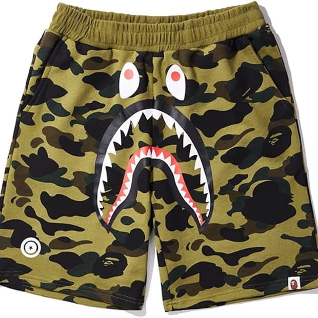 베이프 샤크 녹계 숏팬츠 새상품