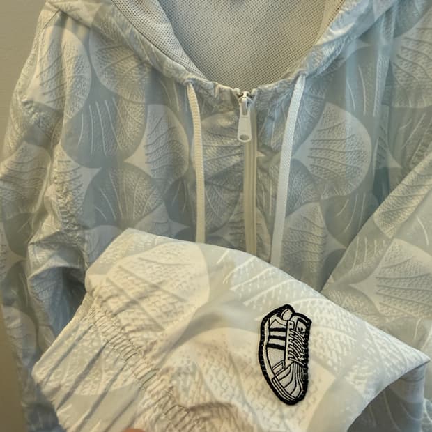 아디다스 올드스쿨 6주년 기념 패턴 후드 윈드브레이커 자켓