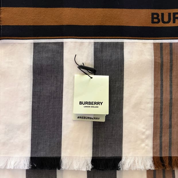 Burberry Scarf 'Love is eternal'