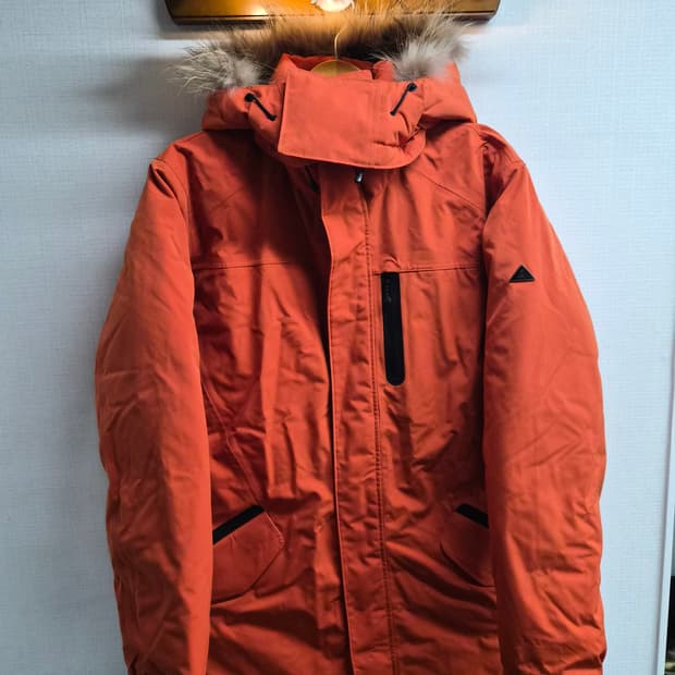 L/100) 덕마운트 구스다운 패딩 팝니다