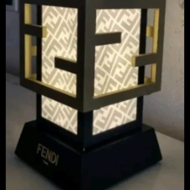 (정품)펜디 로고 테이블 램프