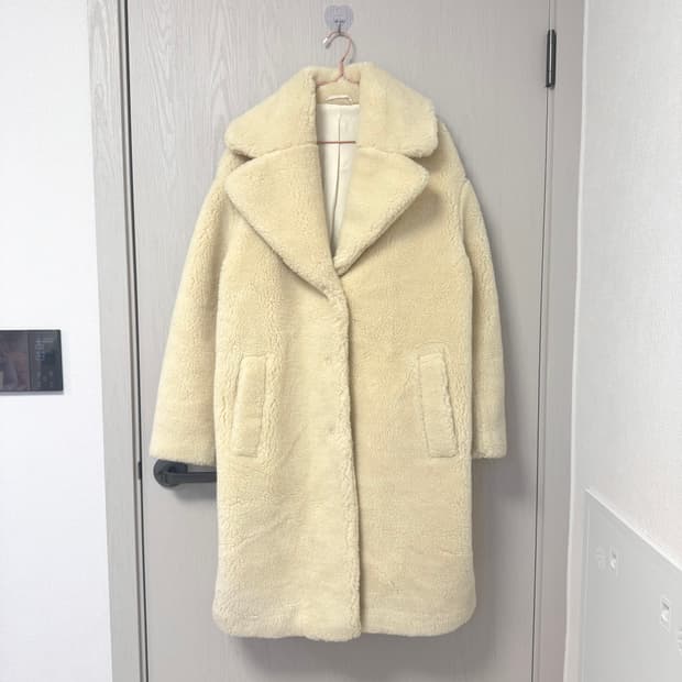 [새상품] 앤아더스토리즈 양털 코트 38