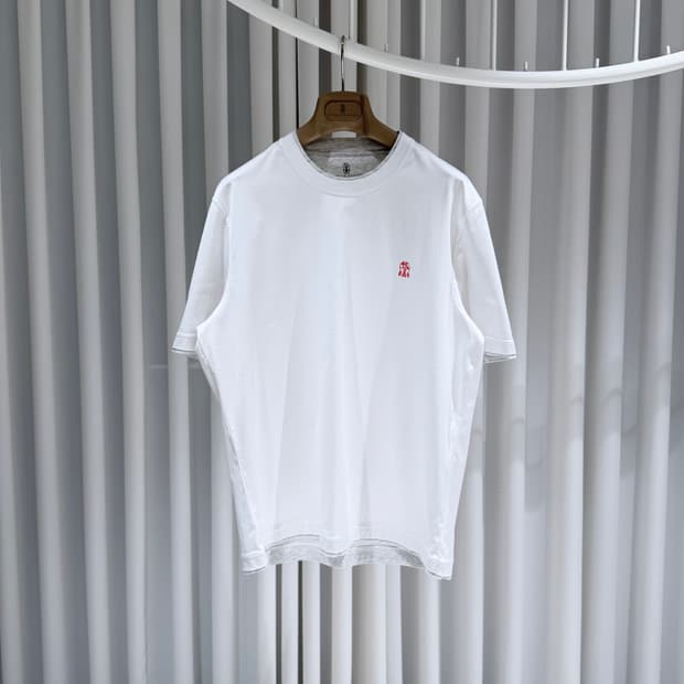 (A+/52) / 브루넬로쿠치넬리 자수 로고 레귤러핏 화이트 반팔 티셔츠