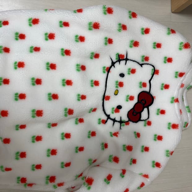 스파오 키즈 헬로키티 플리스 160사이즈