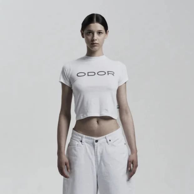 오도어 baby tee white