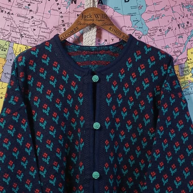 노르웨이 핸드메이드 플라워 버튼 가디건