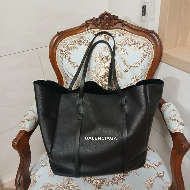 발렌시아가 쇼퍼백