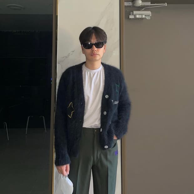 The Museum Visitor / 더 뮤지엄 비지터 가디건