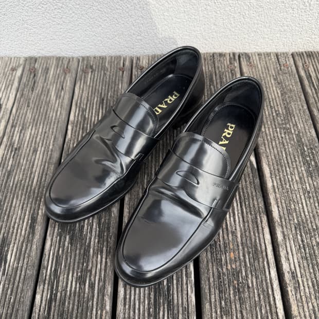 프라다 브러쉬드 레더 페니 로퍼