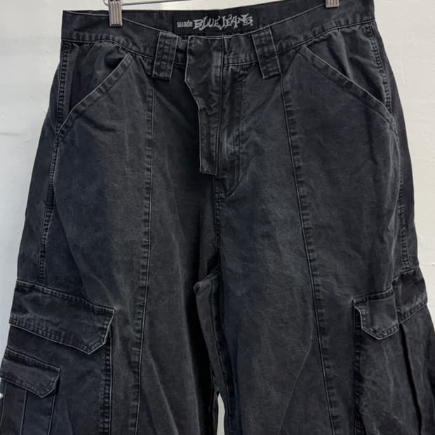 스웨이드 WIDE CARGO SHORTS [BLACK]