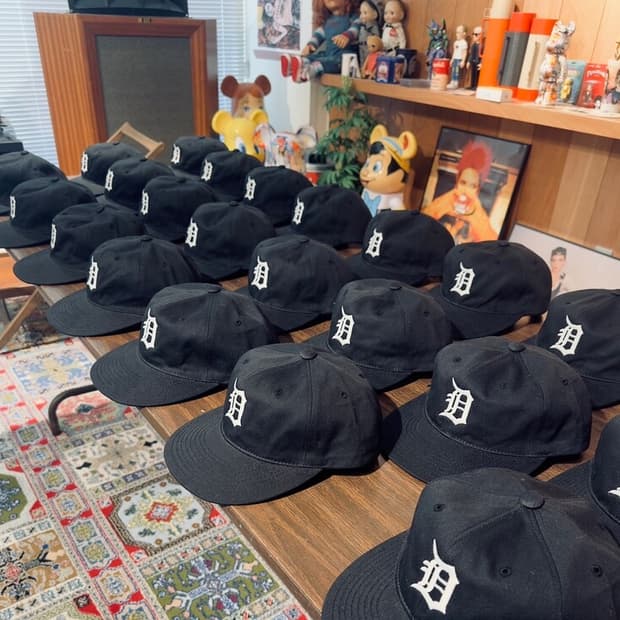 도넛리벤지 D LOGO CAP 구합니다