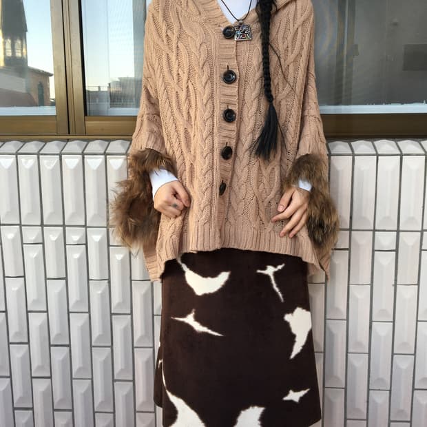 Fur trimming cable pattern hood knit cap