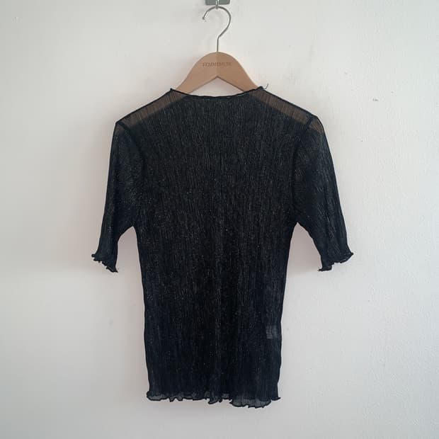 Pleats half neck sleeve t
