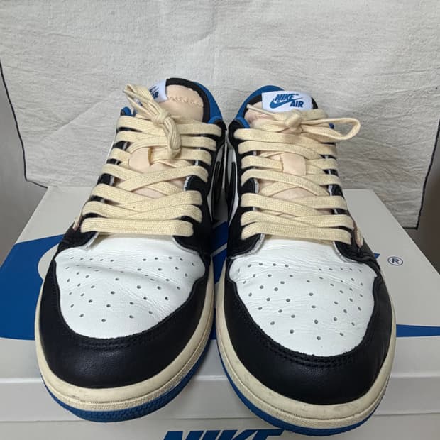 나이키 조던1로우 프라그먼트 트래비스스캇