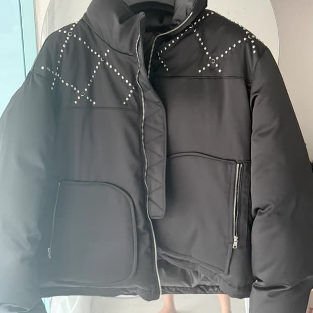 김미더영 스터드 패딩 블랙