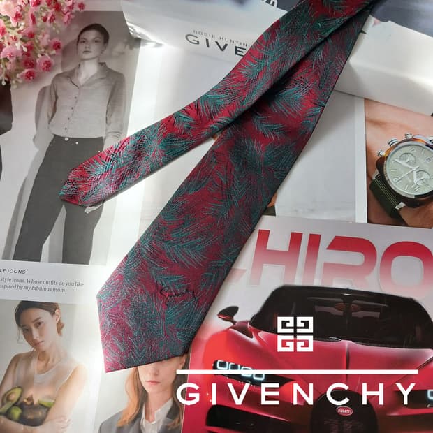 지방시 실크 레드&그린 패턴 넥타이 7.9cm A+등급 A19242
