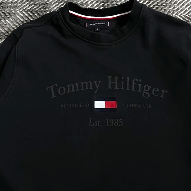 타미힐피거 센터 자수로고 맨투맨 블랙y 4991
