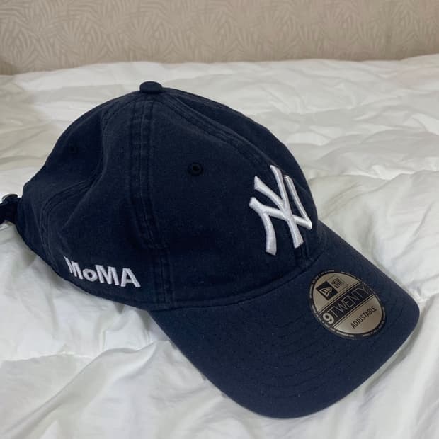 뉴에라 모마 뉴욕 양키즈 볼캡 네이비