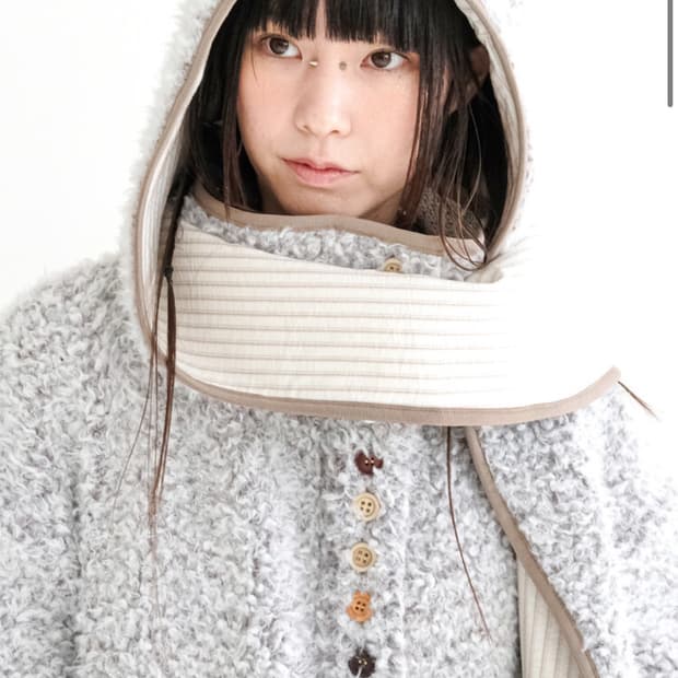 샵페어리 후드머플러 브라운 구해요