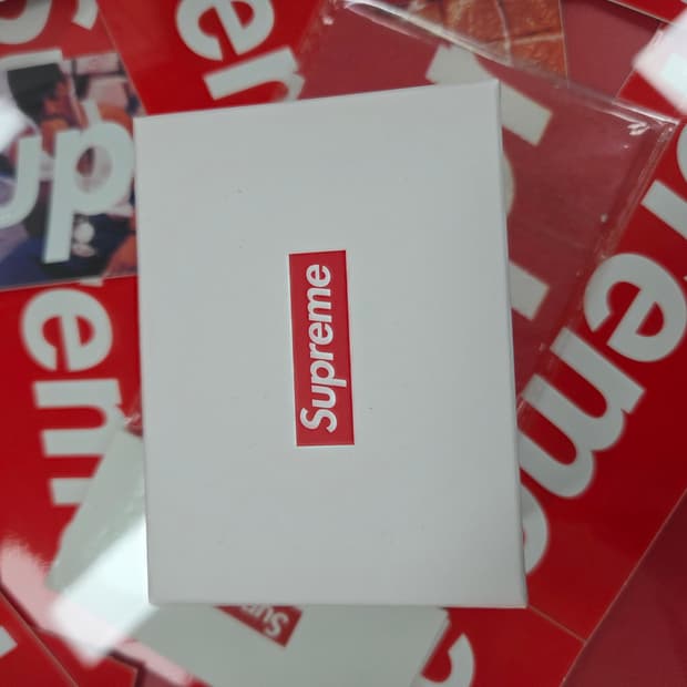supreme 키링