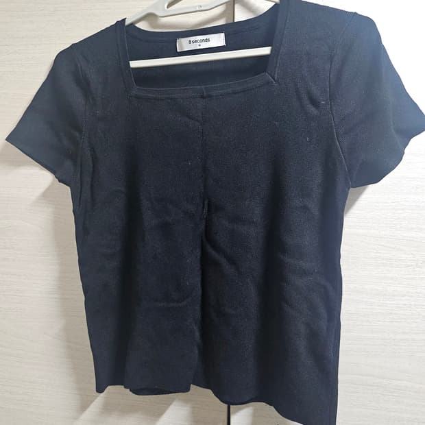 에잇세컨즈 스퀘어넥 니트반팔